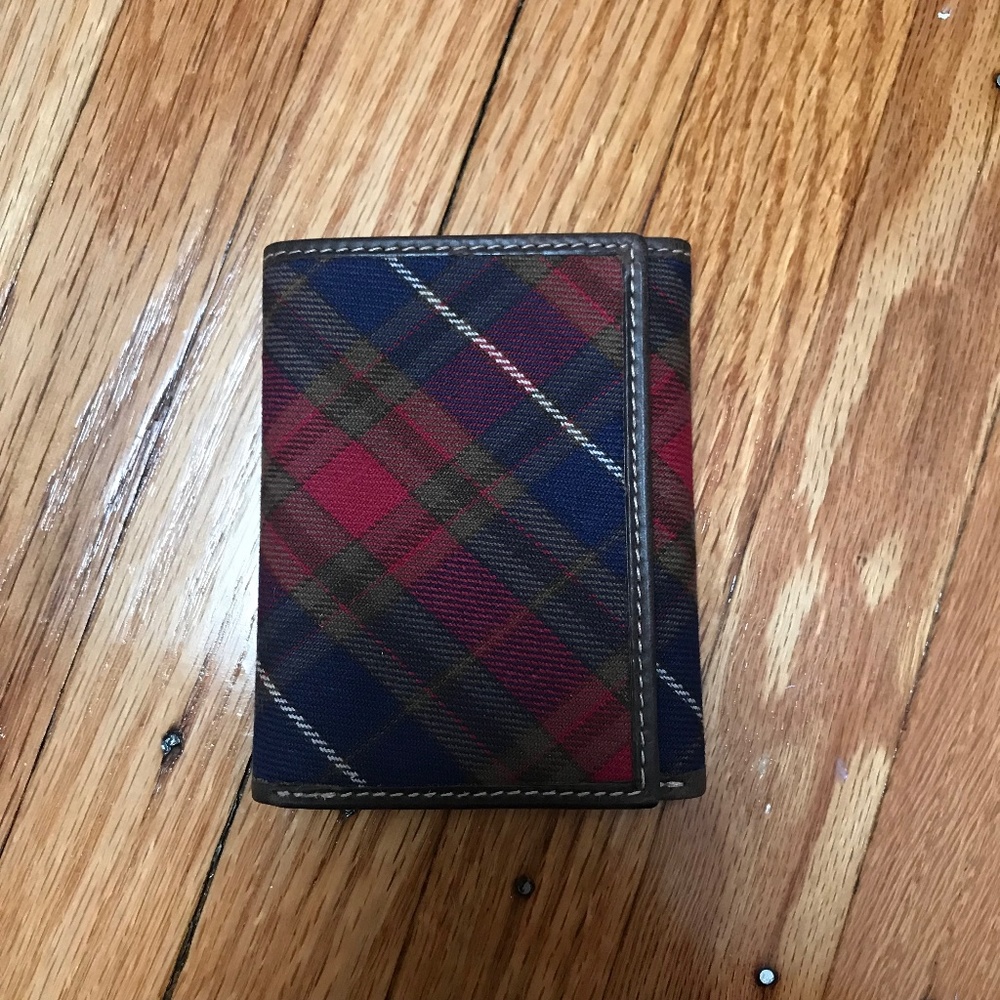 NWOT TOMMY HILFIGER RED PLAID/BROWN TRIFOLD WALLET